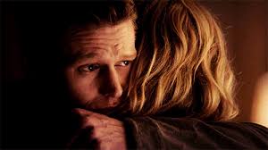 "¡Ay Caroline!, que soy la rubia tonta que muere al principio"